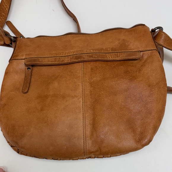 Vilenca Leather Elegant Tan Woven Shoulder Bag - Picture 4 of 7